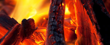 Wellbeing, pleasure, comfort: happiness is around the fireplace!